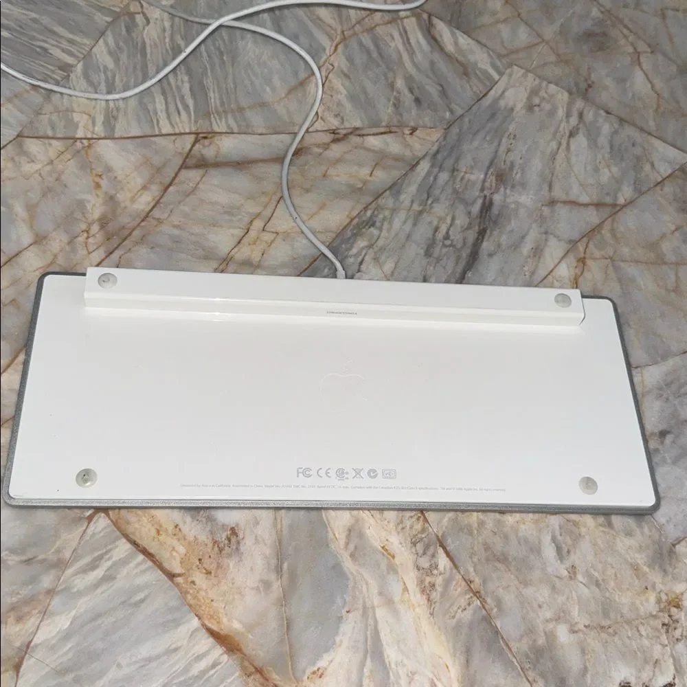 Apple White model A1242 wired USB keyboard Keyboard
